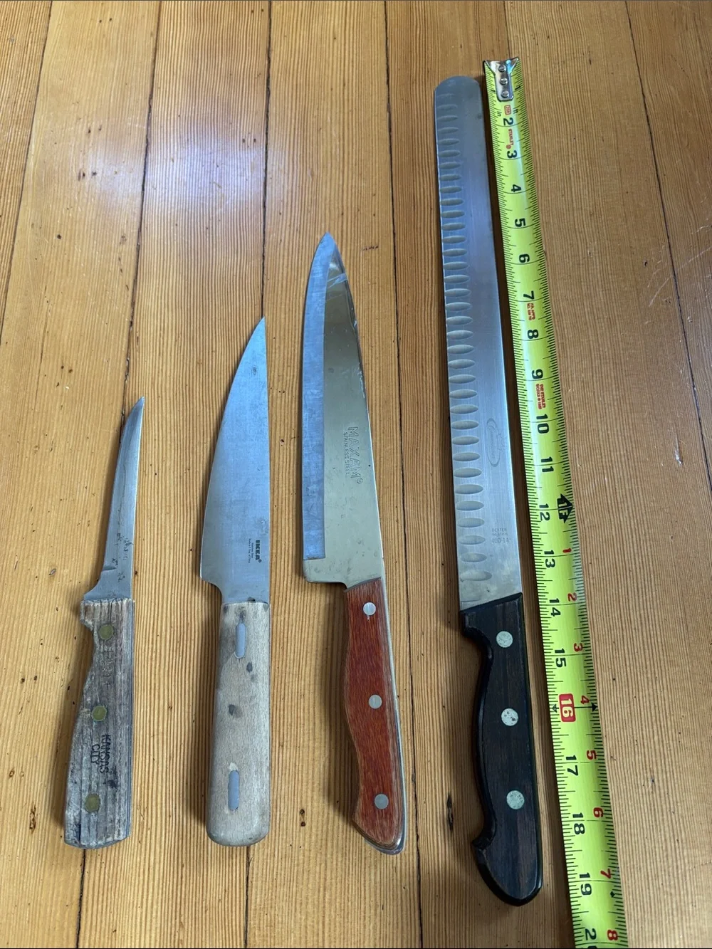 4 Vintage wooden handle knives in very good condition, sharp!